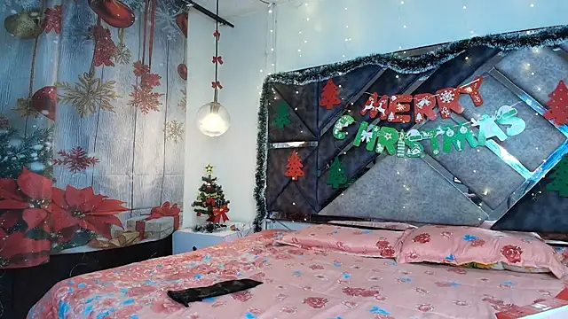 Snapshot of lovehotpink chatting on December 14, 3:23 am lovehotpink online show from December 14, 3:23 am