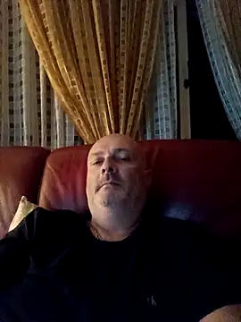 Snapshot of Alexis_Bull chatting on September 18, 10:34 pm Alexis Bull online show from September 18, 10:34 pm