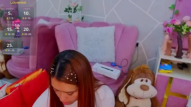 Snapshot of MilleyJones chatting on December 3, 10:19 pm MilleyJones online show from December 3, 10:19 pm