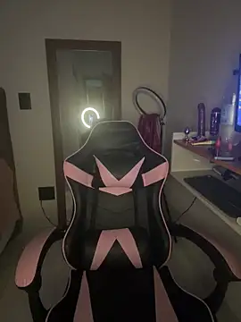 Snapshot of Manu_2002_ chatting on February 8, 2:37 am Manu 2002 online show from February 8, 2:37 am