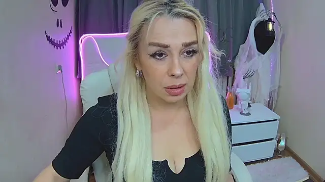 KatrinaCharm online show from October 11, 12:15 pm