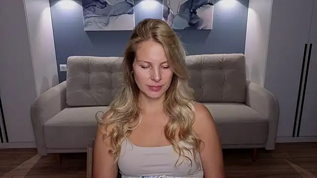 MelanieBennett online show from September 16, 6:14 am