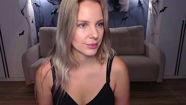 MelanieBennett online show from October 30, 6:04 am