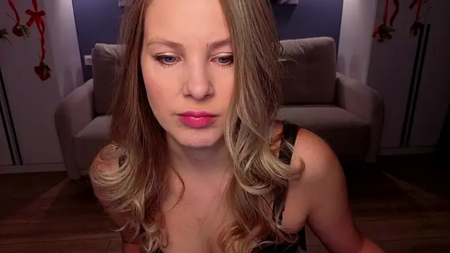 MelanieBennett online show from February 15, 6:10 am