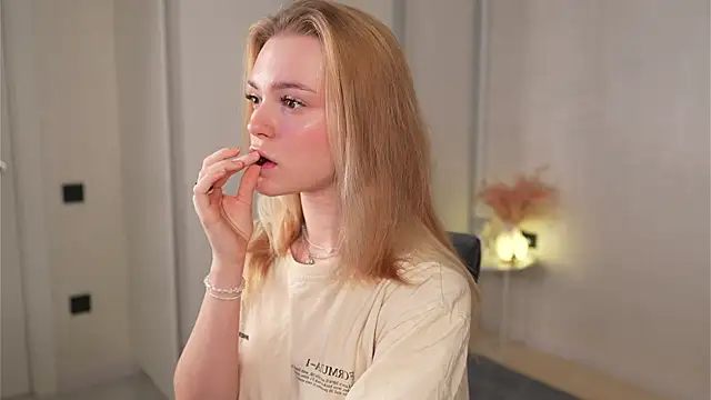 Snapshot of Cyberheart_ chatting on November 9, 5:55 pm Cyberheart online show from November 9, 5:55 pm