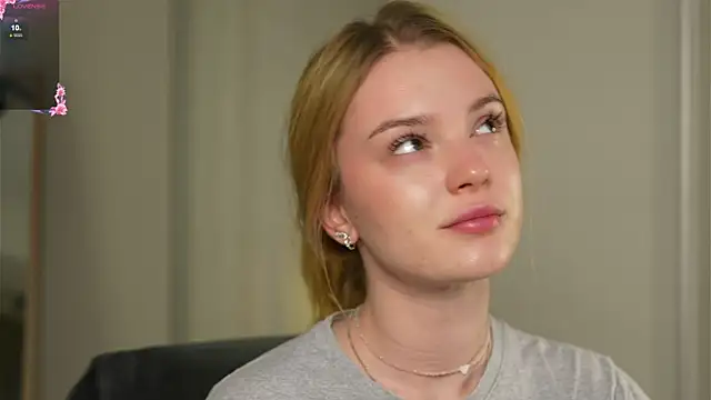 Snapshot of Cyberheart_ chatting on November 22, 4:39 pm Cyberheart online show from November 22, 4:39 pm