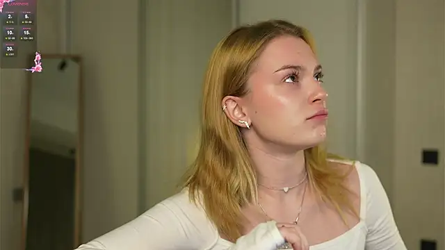 Snapshot of Cyberheart_ chatting on November 24, 6:51 pm Cyberheart online show from November 24, 6:51 pm