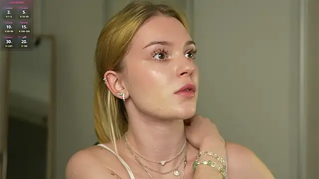 Snapshot of Cyberheart_ chatting on November 26, 7:04 pm Cyberheart online show from November 26, 7:04 pm