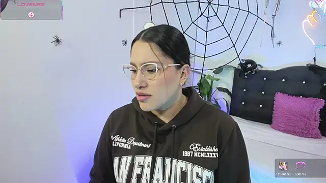 Snapshot of saaya_tay chatting on October 28, 3:10 am saaya tay online show from October 28, 3:10 am