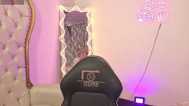 Snapshot of saaya_tay chatting on December 3, 3:14 am saaya tay online show from December 3, 3:14 am