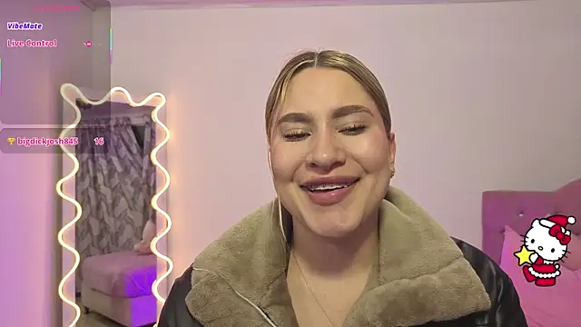 Snapshot of saaya_tay chatting on December 17, 3:23 am saaya tay online show from December 17, 3:23 am