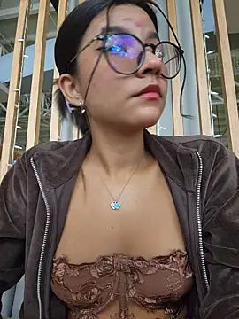 Pretty roxxyy online show from November 28, 1:36 pm