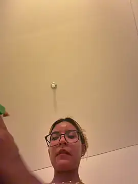 Pretty roxxyy online show from March 1, 2:13 am