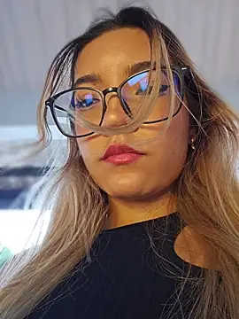 Pretty roxxyy online show from April 19, 11:42 am