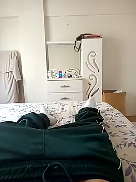 Snapshot of leona633 chatting on December 2, 9:47 am leona633 online show from December 2, 9:47 am