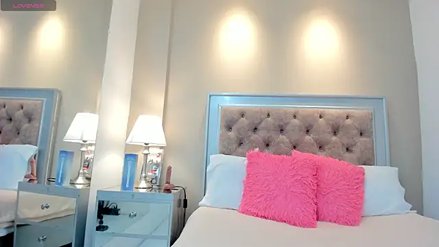 Snapshot of AlexaStorrm chatting on October 28, 4:05 am AlexaStorrm online show from October 28, 4:05 am