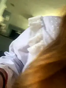 Snapshot of bankruptbabe chatting on December 2, 4:40 am bankruptbabe online show from December 2, 4:40 am