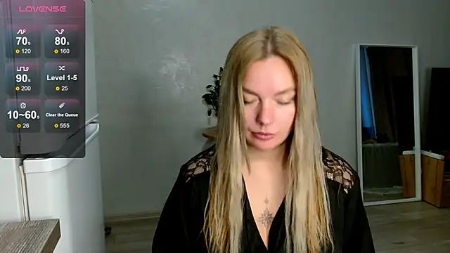 Snapshot of Eva___forever chatting on November 6, 1:39 am Eva forever online show from November 6, 1:39 am