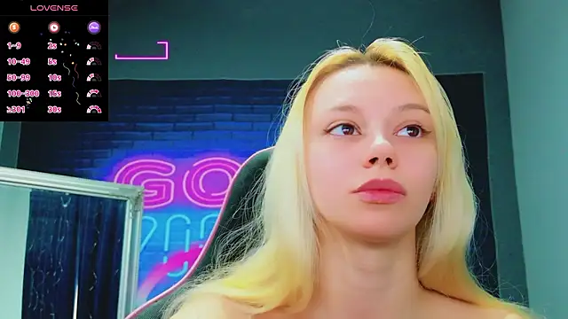 AlessiaCroft online show from March 18, 5:10 am