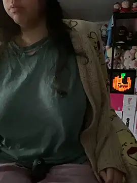 w3tkittty online show from November 18, 3:27 pm