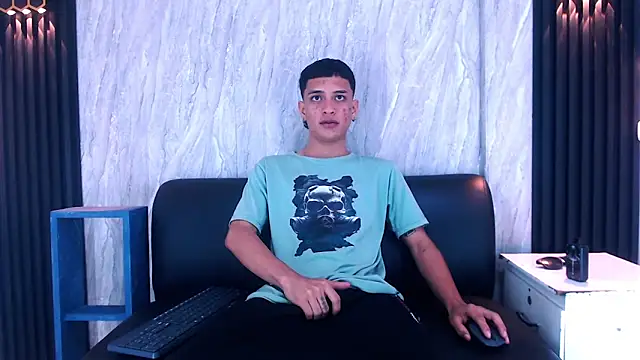 Snapshot of Matt_Ruso chatting on October 21, 3:40 am Matt Ruso online show from October 21, 3:40 am
