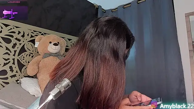 Snapshot of Amyblack__ chatting on November 10, 12:42 am Amyblack online show from November 10, 12:42 am