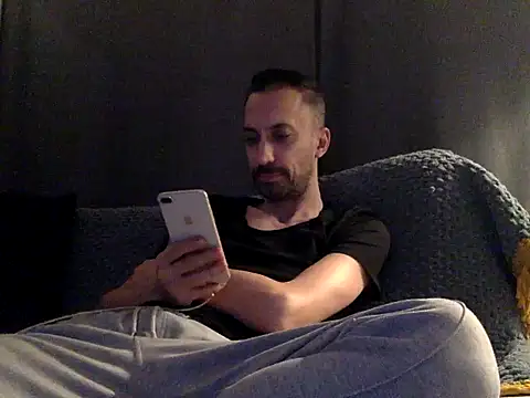 who am i x404 online show from January 12, 8:14 pm