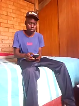 Snapshot of T1011 chatting on December 16, 7:46 am T1011 online show from December 16, 7:46 am