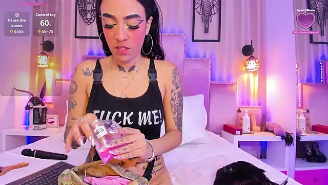 Snapshot of SamanthaAdele chatting on October 15, 11:32 am SamanthaAdele online show from October 15, 11:32 am