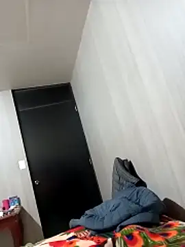 Snapshot of luuiss12 chatting on December 5, 8:23 am luuiss12 online show from December 5, 8:23 am