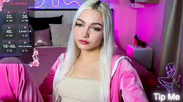 LinaLirian online show from October 11, 2:15 pm