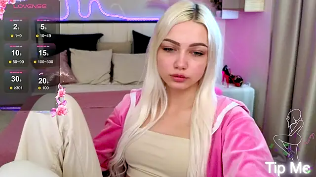 LinaLirian online show from October 15, 7:08 am