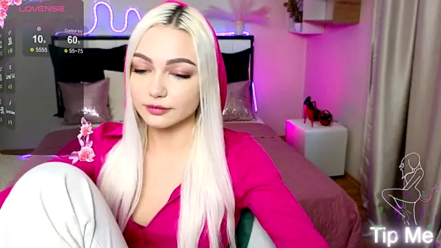 LinaLirian online show from October 17, 1:35 pm