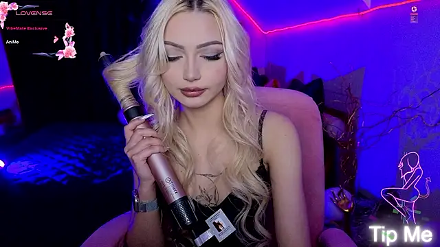 LinaLirian online show from January 31, 7:45 pm