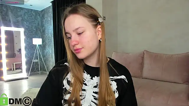 Candy Cansew online show from October 26, 1:11 am