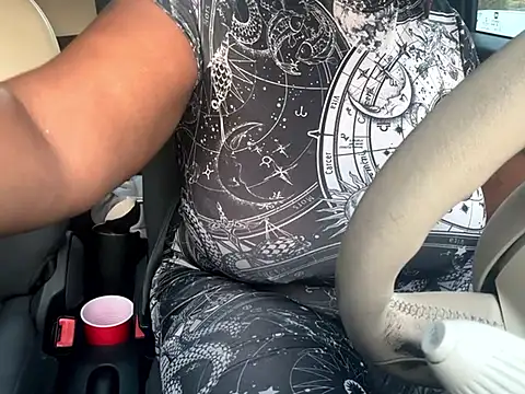 RoyalQueen2u online show from September 20, 11:11 am