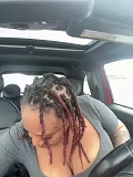 RoyalQueen2u online show from March 6, 5:42 pm