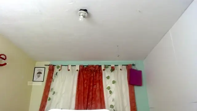 Snapshot of vale_miel chatting on September 16, 6:31 pm vale miel online show from September 16, 6:31 pm