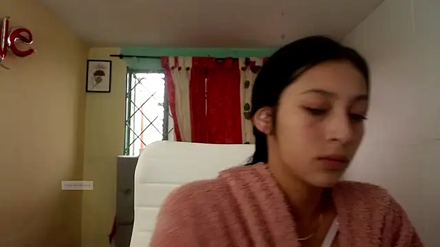 Snapshot of vale_miel chatting on September 29, 6:46 pm vale miel online show from September 29, 6:46 pm