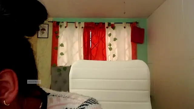 Snapshot of vale_miel chatting on October 3, 6:38 pm vale miel online show from October 3, 6:38 pm