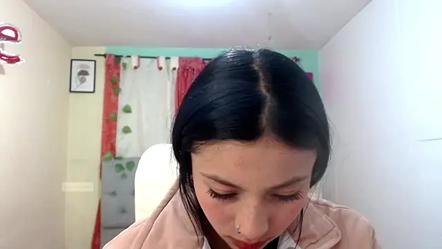 Snapshot of vale_miel chatting on October 15, 11:49 pm vale miel online show from October 15, 11:49 pm