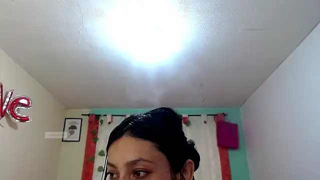 Snapshot of vale_miel chatting on October 17, 6:10 pm vale miel online show from October 17, 6:10 pm