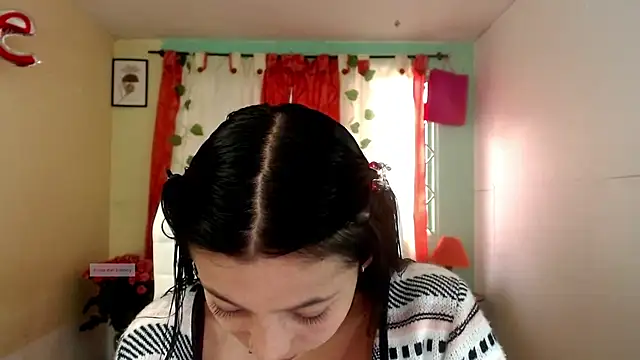 Snapshot of vale_miel chatting on October 25, 6:46 pm vale miel online show from October 25, 6:46 pm