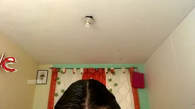 Snapshot of vale_miel chatting on November 5, 7:47 pm vale miel online show from November 5, 7:47 pm