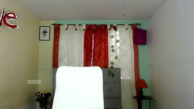Snapshot of vale_miel chatting on November 13, 7:46 pm vale miel online show from November 13, 7:46 pm