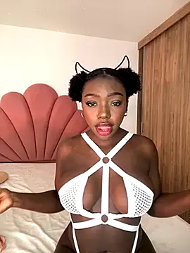 Snapshot of alissradiante1 chatting on November 6, 1:17 am alissradiante1 online show from November 6, 1:17 am