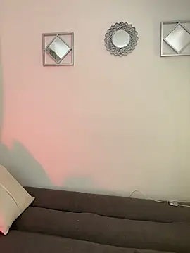 alissradiante1 online show from April 1, 1:39 am