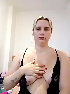 JessicaItalia online show from November 8, 10:26 am