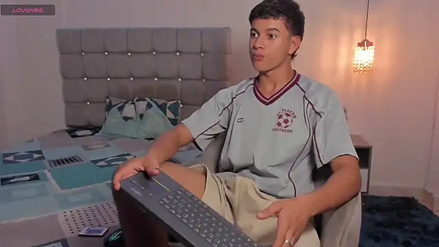 Santy Stump online show from November 13, 9:03 pm