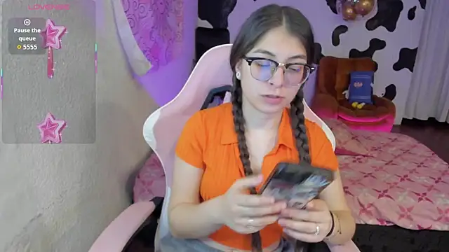 Snapshot of abbie_jensen_ chatting on October 3, 2:52 am abbie jensen online show from October 3, 2:52 am